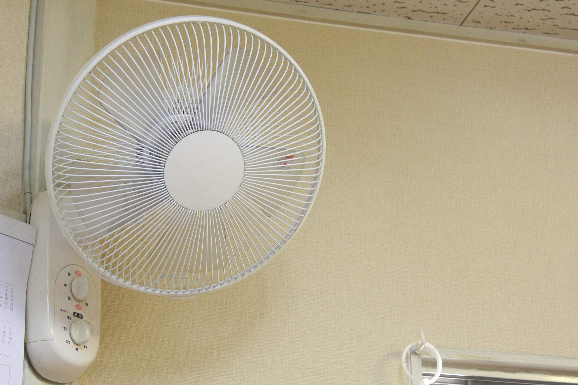 壁掛け扇風機